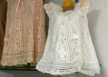 Artesã da Vila do Artesão produz peças de renda Renascença, inspiradas em técnica italiana