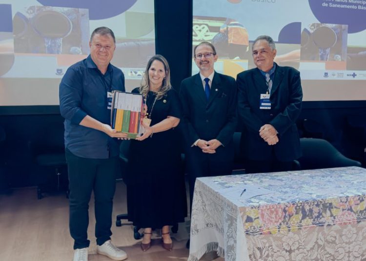 Boa Vista recebe Plano Municipal de Saneamento Básico e prefeito destaca avanços
