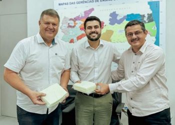 Prefeito de Boa Vista apresenta demandas ao novo secretário de Educação da Paraíba
