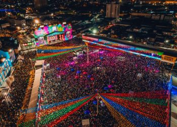 Quarta noite no Parque do Povo lota área de show com apresentações de Xand Avião e outras bandas de forró