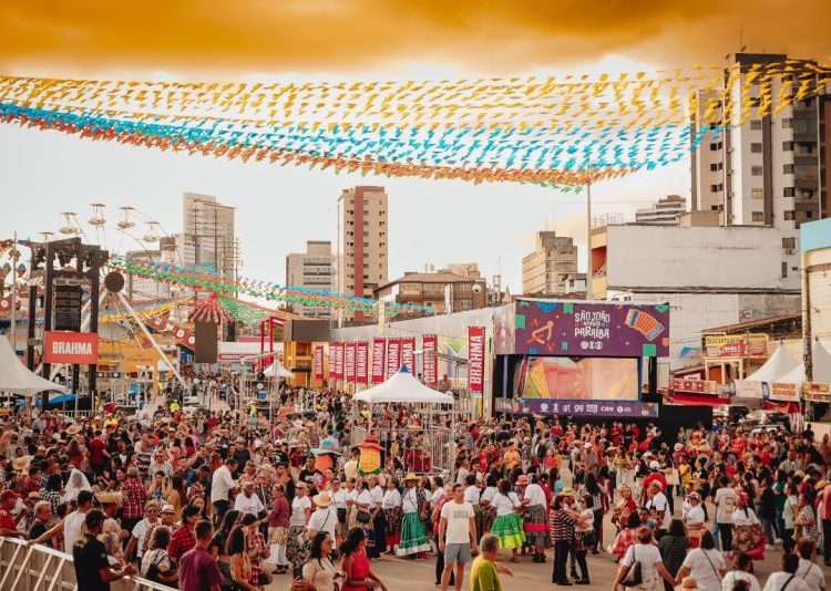 Campina Grande bate seus próprios recordes com o maior quadrilhão e maior bolo de milho do mundo