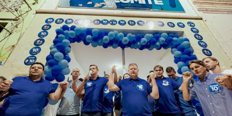 Fernando Aires inaugura comitê no centro de Boa Vista