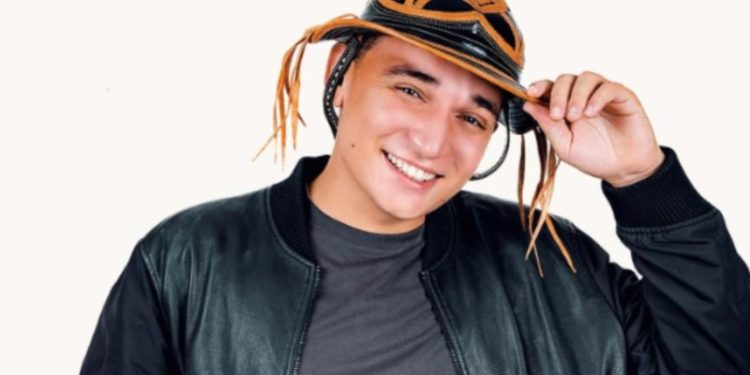 Cantor João Gomes promete animar o domingo em Campina Grande