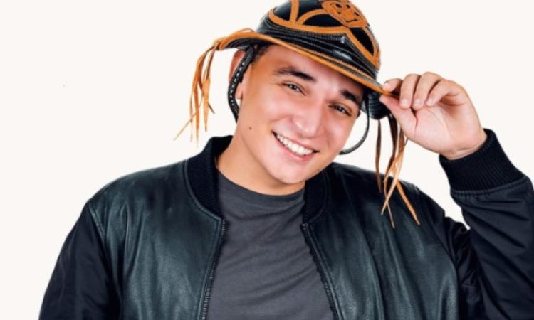 Cantor João Gomes promete animar o domingo em Campina Grande