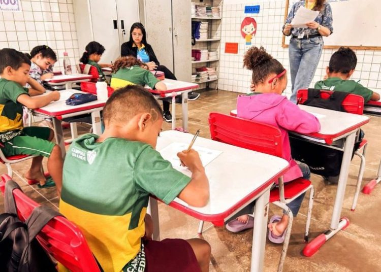 Alexandre do Sindicato propõe criação do Parlamento Mirim na Câmara de Campina Grande Alexandre do Sindicato propõe criação do Parlamento Mirim na Câmara de Campina Grande